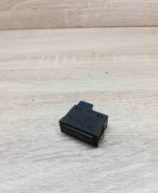 Tailgate opening switch