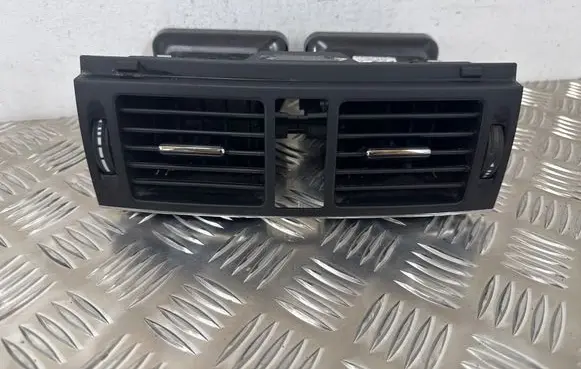 Mercedes-Benz C W204 Dash center air vent grill A2048303954
