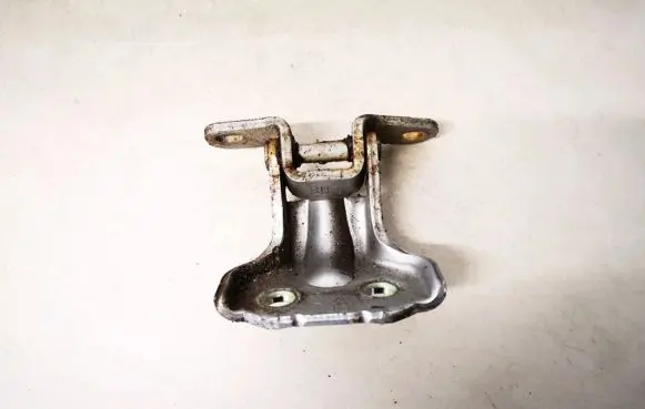 KIA Sorento Rear door lower hinge