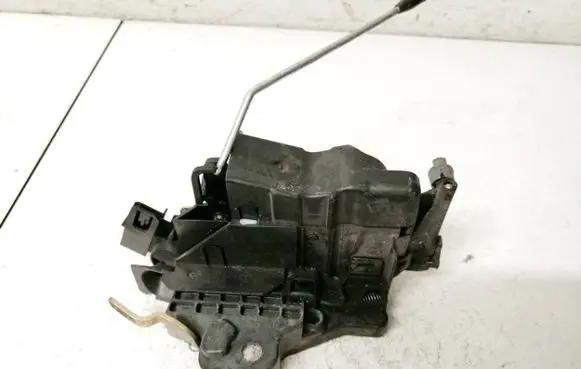 Mercedes-Benz E W210 Front door lock 2027204435