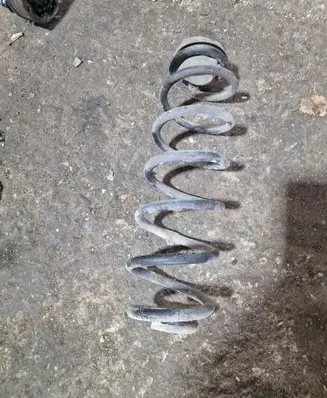 Volkswagen Golf IV Rear coil spring