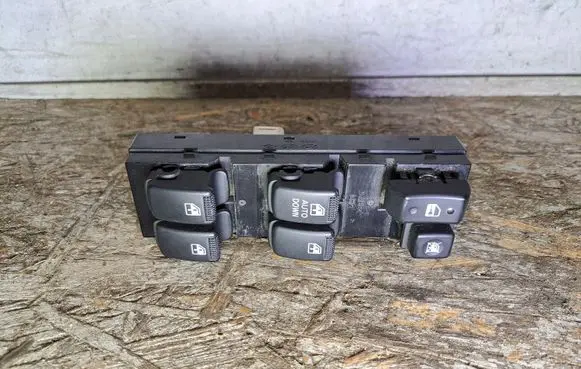 Hyundai Tucson JM Electric window control switch