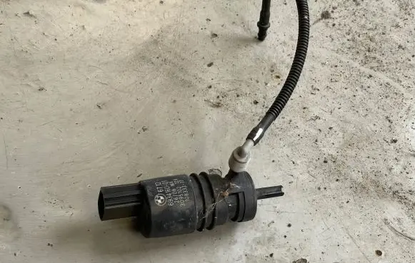BMW X5 E70 Windscreen/windshield washer pump 6934160 3095102 10833217