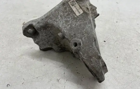 BMW 1 F20 F21 Engine mounting bracket 6859406