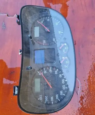Volkswagen Golf IV Speedometer (instrument cluster)