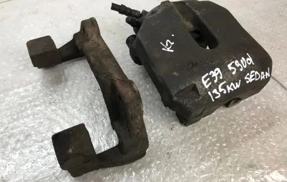 BMW 5 E39 Front brake caliper 6022
