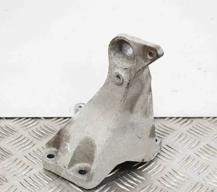 BMW 3 E90 E91 Engine mounting bracket 6781916