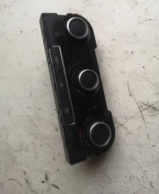 Volkswagen Jetta VI Climate control unit 5HB009751