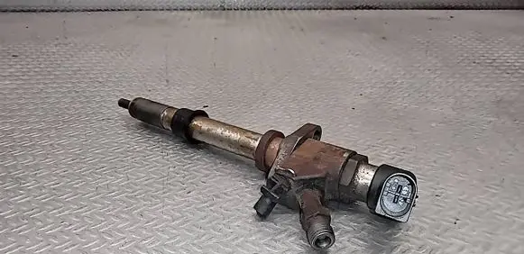 Volvo V50 Fuel injector 9657144580