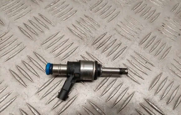 Audi Q7 4M Fuel injector 06E095A