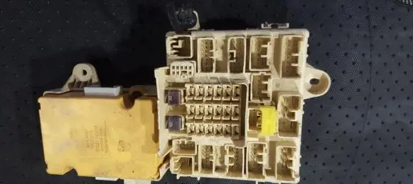 Lexus IS 200-300 Fuse box set 8922153050 244000-0160