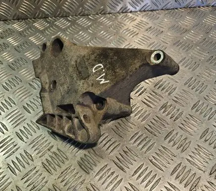 Volkswagen PASSAT B6 Engine mounting bracket 03G199207G