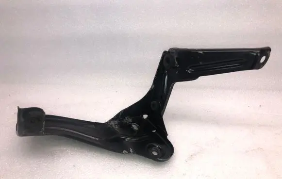 Audi A6 S6 C6 4F Intercooler pipe mounting bracket 4F0145813F