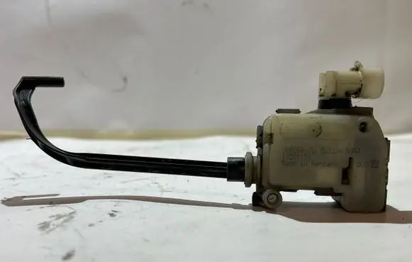 Opel Insignia A Throttle valve 008066 13501151