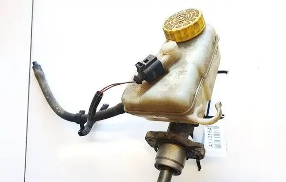 Volkswagen Polo IV 9N3 Master brake cylinder X15617