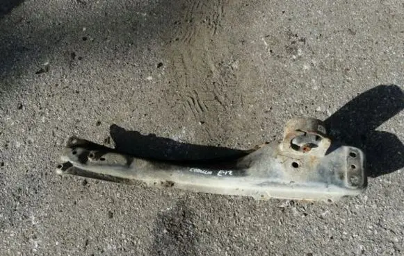 Toyota Corolla E120 E130 Engine mounting bracket