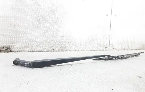 Toyota Avensis T250 Front wiper blade arm