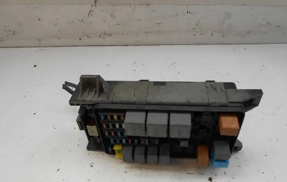 KIA Sorento Fuse module 911613E011