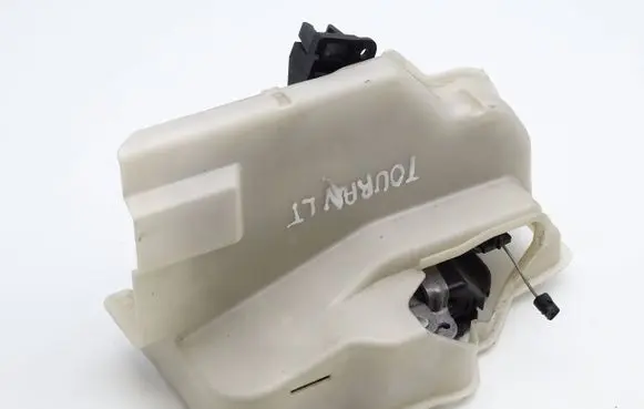 Volkswagen Touran I Rear door lock 7L0839015D