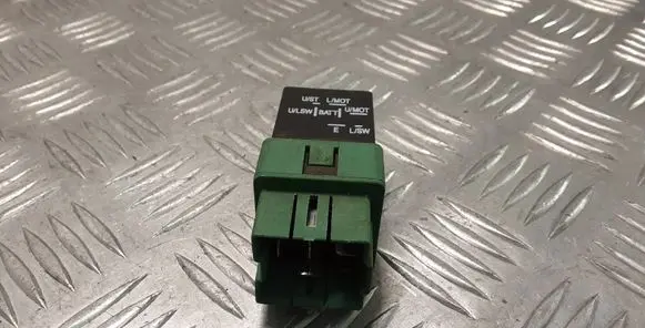 Mitsubishi Carisma Other relay MR228120