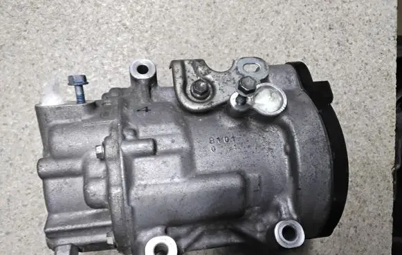 Toyota RAV 4 (XA30) Air conditioning (A/C) compressor (pump) 0424000370
