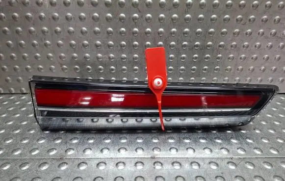 Opel Mokka B Tailgate rear/tail lights S27624448 9833944480