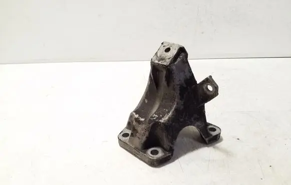 Engine mounting bracket