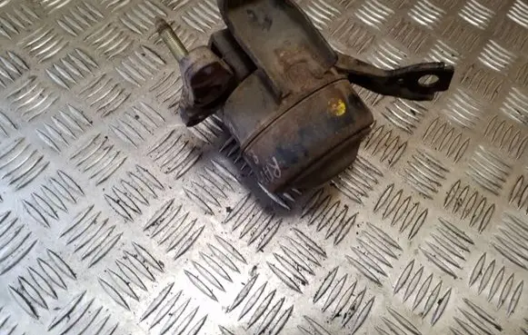 Toyota RAV 4 (XA20) Engine mount bracket
