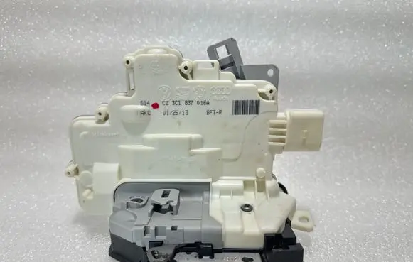 Audi A4 S4 B8 8K Front door lock 3C1837016A