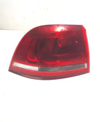 Volkswagen Touareg II Rear/tail lights 7P6945095C 89090228