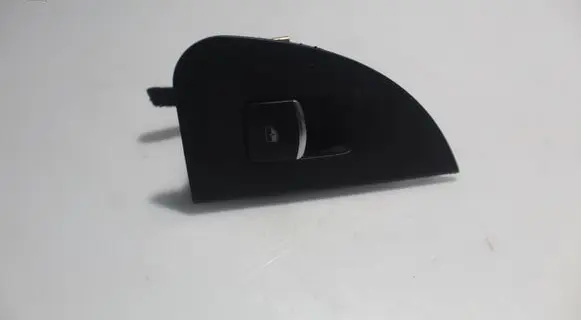 Alfa Romeo Giulia Electric window control switch