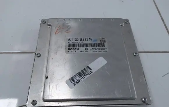 Mercedes-Benz A W176 Engine control unit/module 0281011408