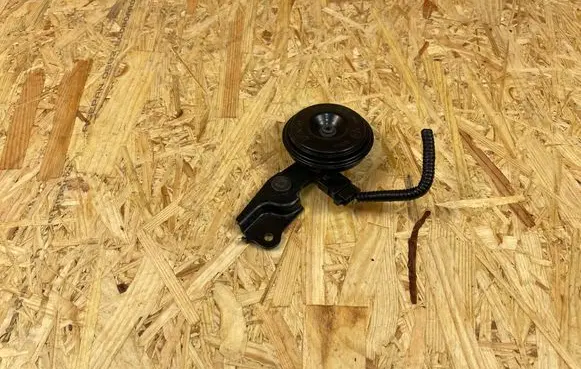 Toyota Yaris XP210 Horn signal 86560K0020