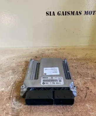 BMW 1 E81 E87 Engine control unit/module 7799854 7800906 0281012880