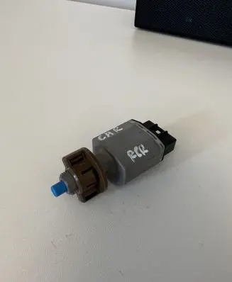 Toyota C-HR I Brake pedal sensor switch 3141U71