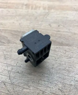 Hyundai Santa Fe Airbag deployment crash/impact sensor 9592028000 SA320080000