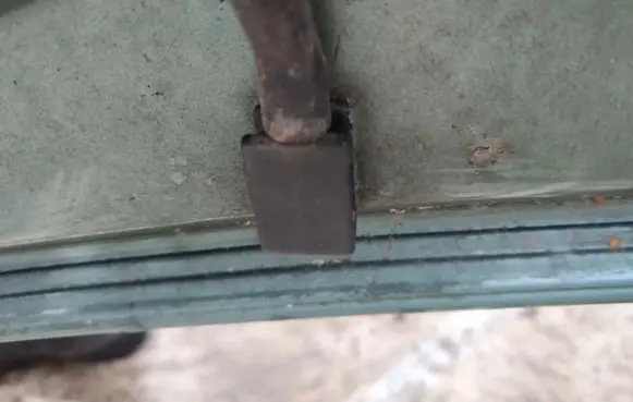Windshield washer spray nozzle