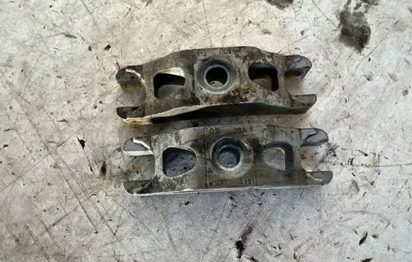 Skoda Rapid (NH) Fuel Injector clamp holder 03L216