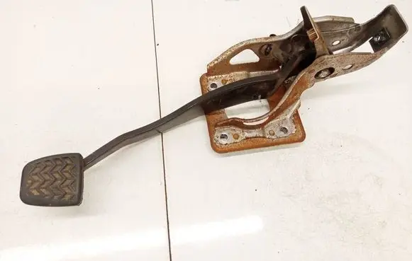Toyota Corolla Verso AR10 Clutch pedal 