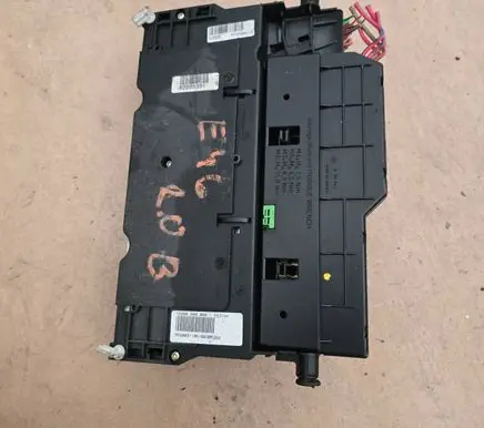 BMW 3 E46 Fuse module 8364542