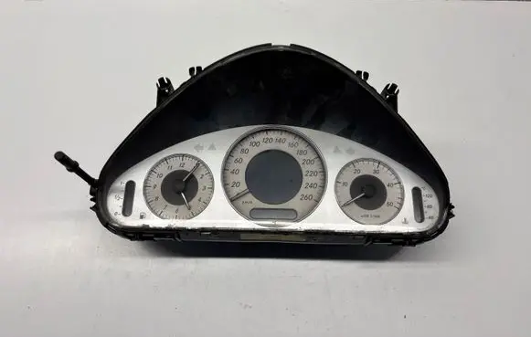 Mercedes-Benz E W211 Speedometer (instrument cluster) 110080292
