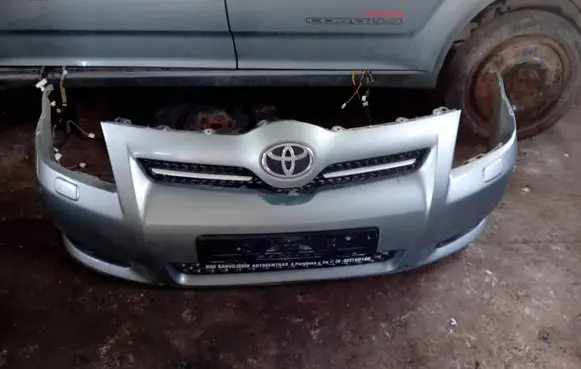 Toyota Corolla Verso AR10 Front bumper 