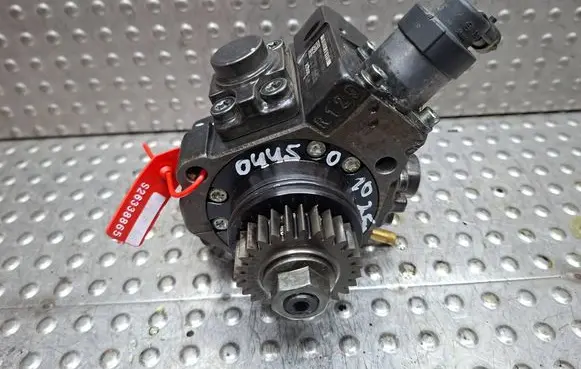 Opel Movano B Fuel injection high pressure pump S26338865 0445010250