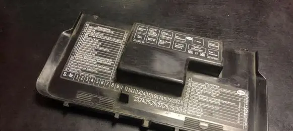Audi 80 90 B3 Fuse box cover 893010030q