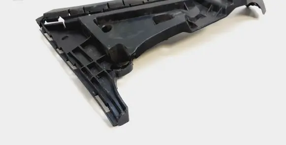 Volvo XC90 Front bumper mounting bracket 30698128