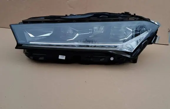 Skoda Superb B9 Headlight/headlamp 3P1941015A