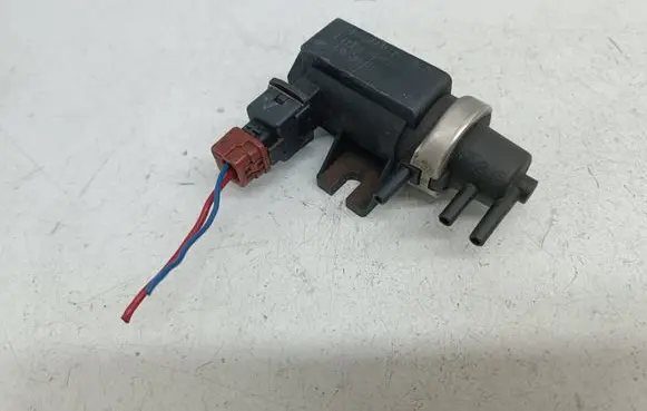 Nissan X-Trail T30 Turbo solenoid valve 14956AW401 05T243 70026501