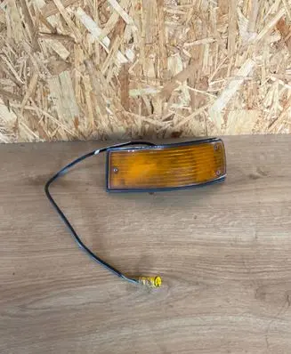 BMW 5 E28 Front bumper turn signal 3370217
