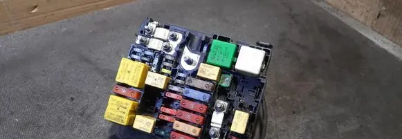 Peugeot 308 Fuse box set 9804848580