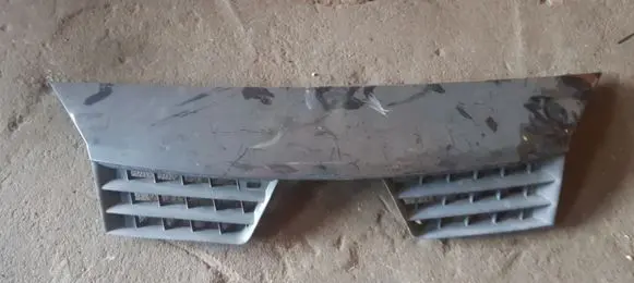 Renault Scenic II - Grand scenic II Front bumper upper radiator grill